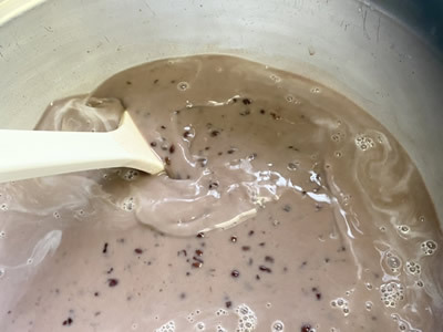１．あずきを茹でます